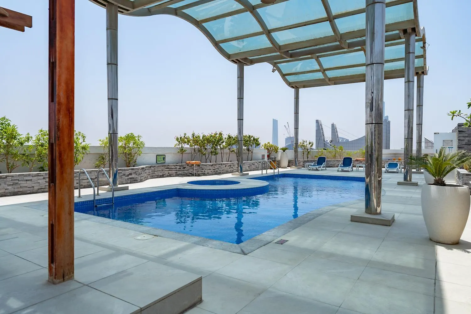 Sleeps 4 In This 2 Bedroom Apartment In Dubai Gate 2 0*,