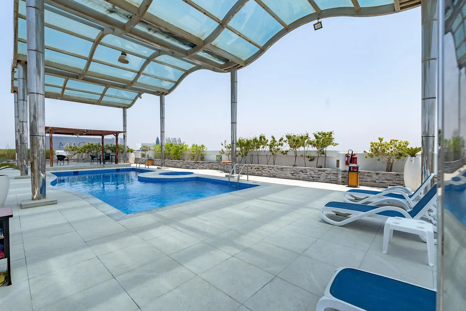 Sleeps 4 In This 2 Bedroom Apartment In Dubai Gate 2