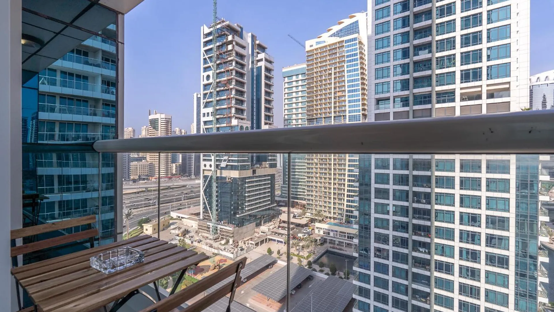 Sleeps 4 In This 2 Bedroom Apartment In Dubai Gate 2