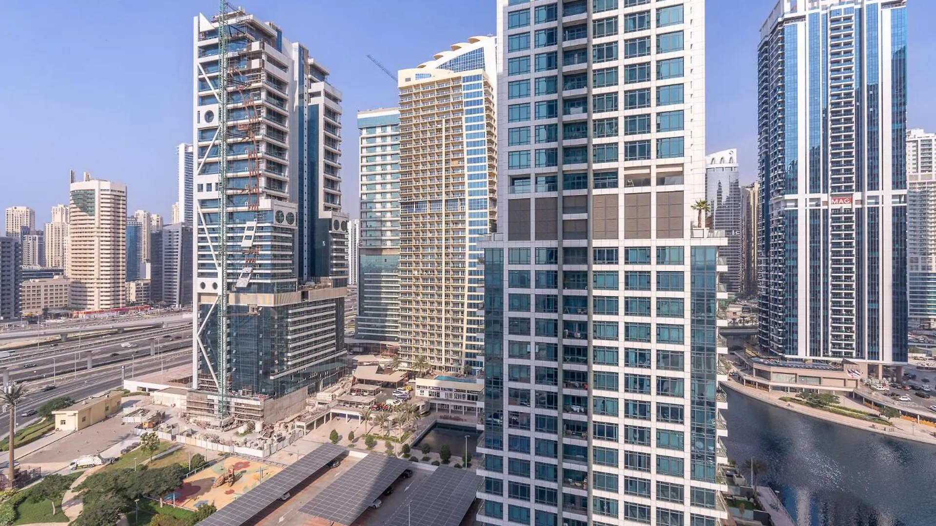 Sleeps 4 In This 2 Bedroom Apartment In Dubai Gate 2 United Arab Emirates