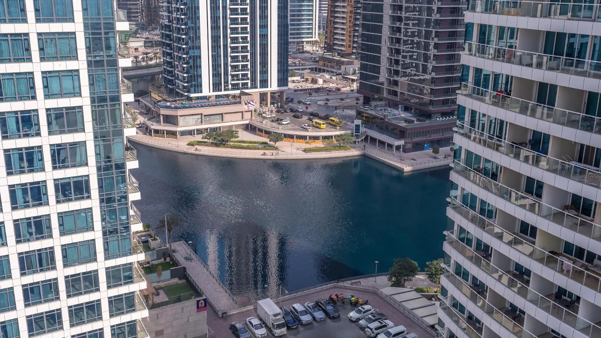 Sleeps 4 In This 2 Bedroom Apartment In Dubai Gate 2