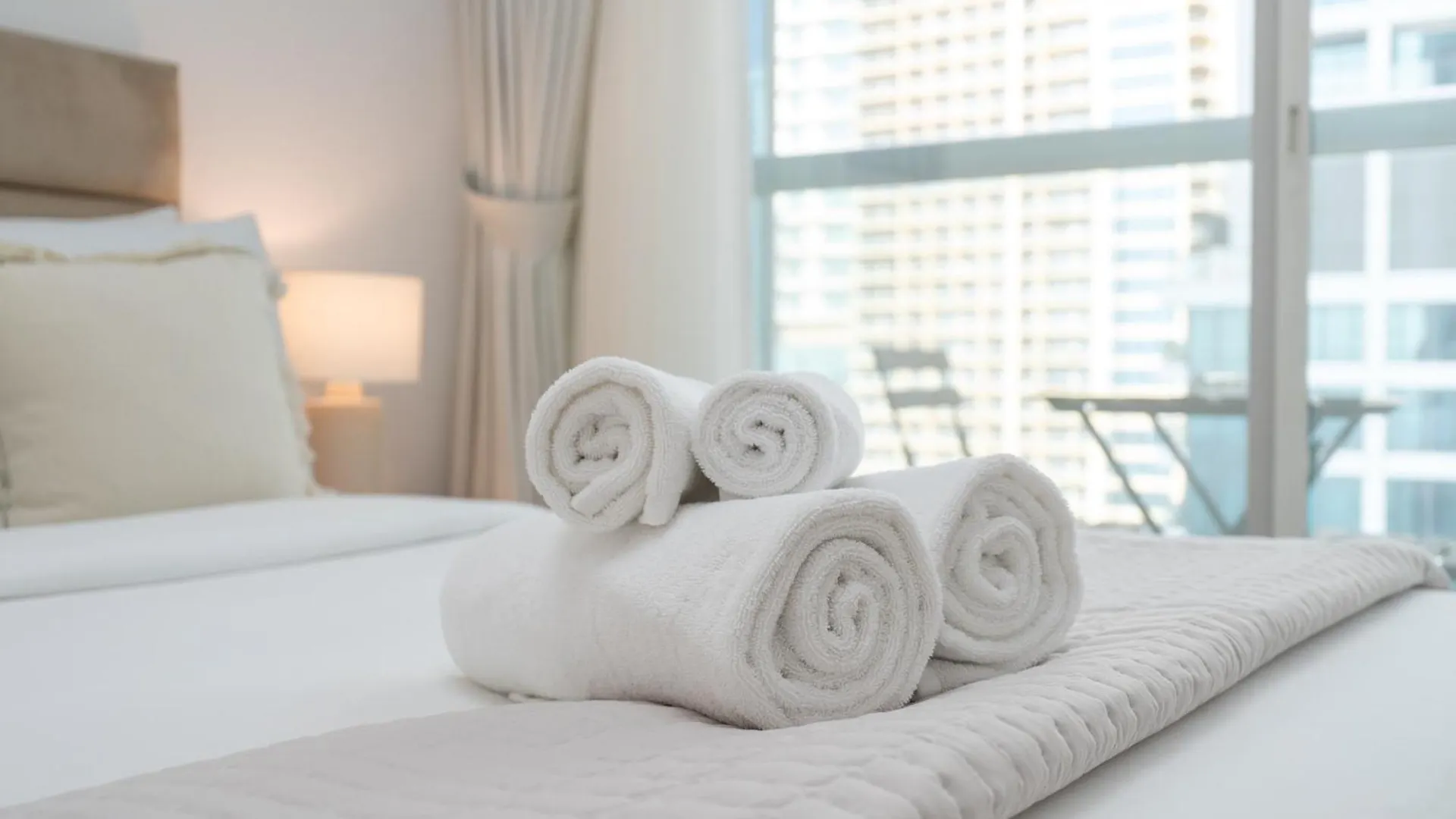 Sleeps 4 In This 2 Bedroom Apartment In Dubai Gate 2