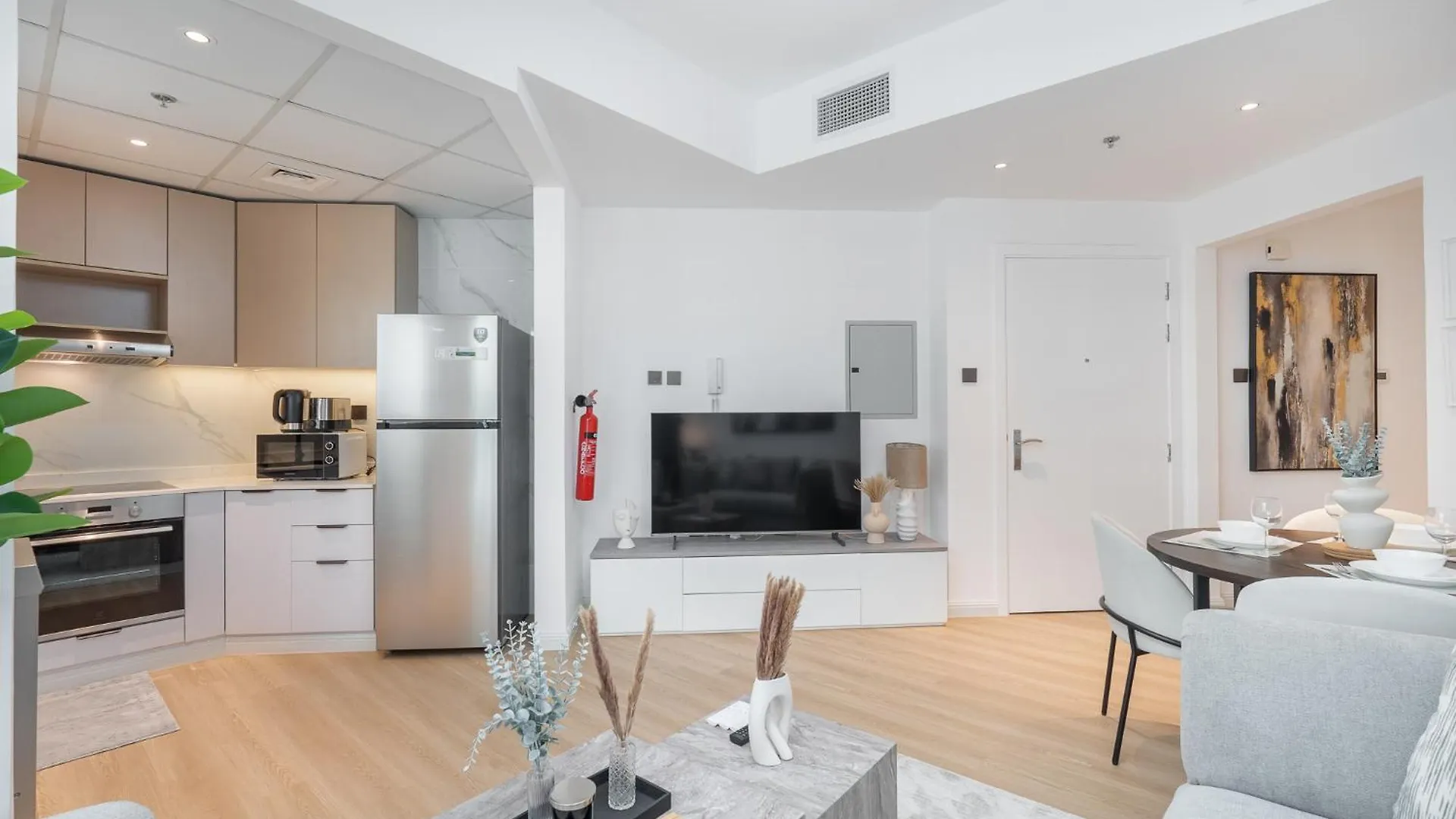 Sleeps 4 In This 2 Bedroom Apartment In Dubai Gate 2