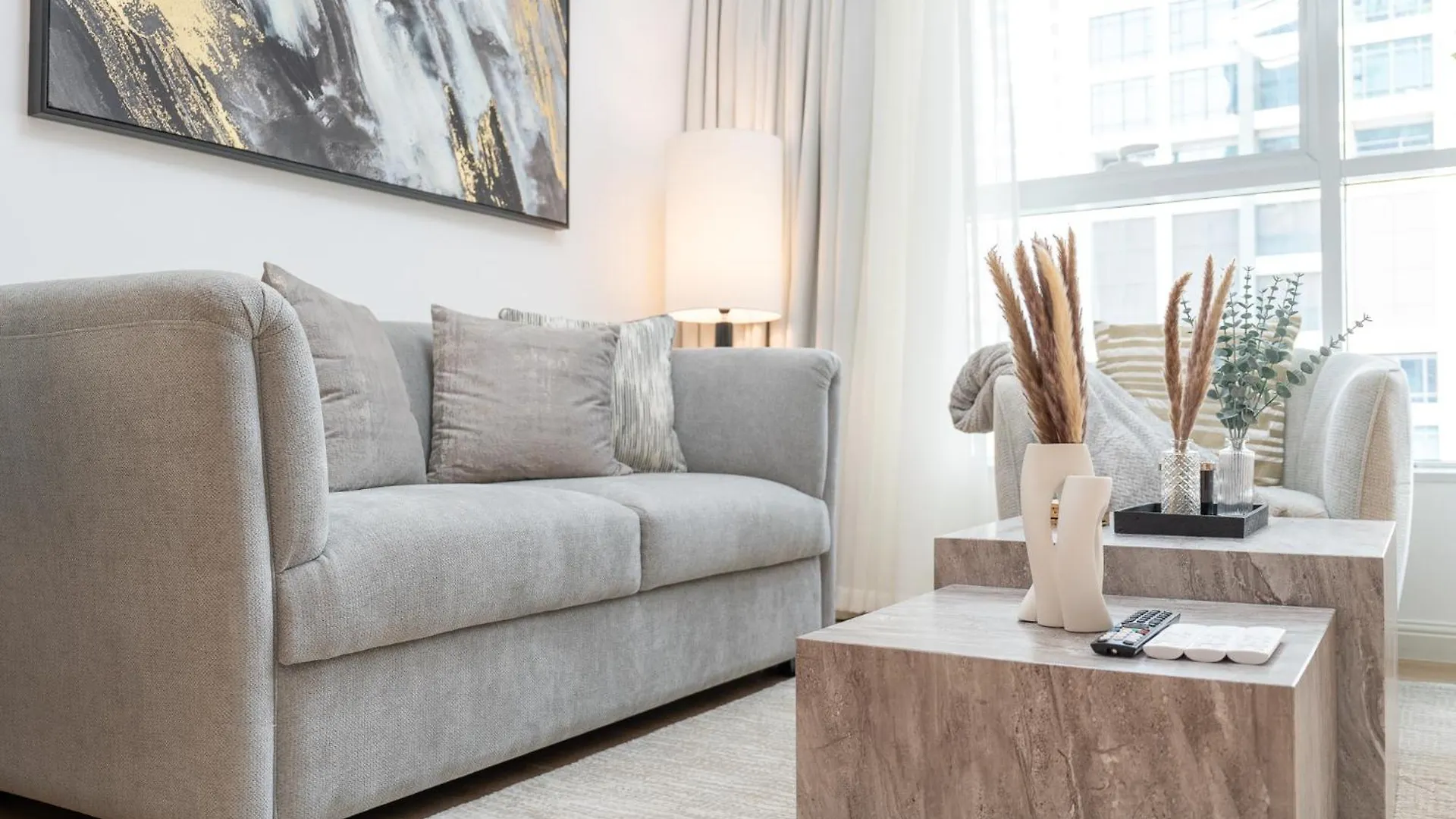 Sleeps 4 In This 2 Bedroom Apartment In Dubai Gate 2